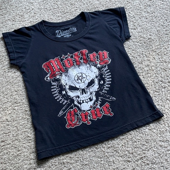 ✨Mötley Crüe Black T-shirt✨ - Picture 3 of 5